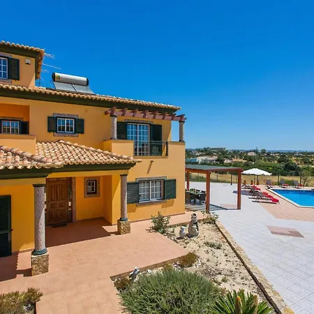 Nincha - Heated Pool - Free Wi-fi - Air Con *