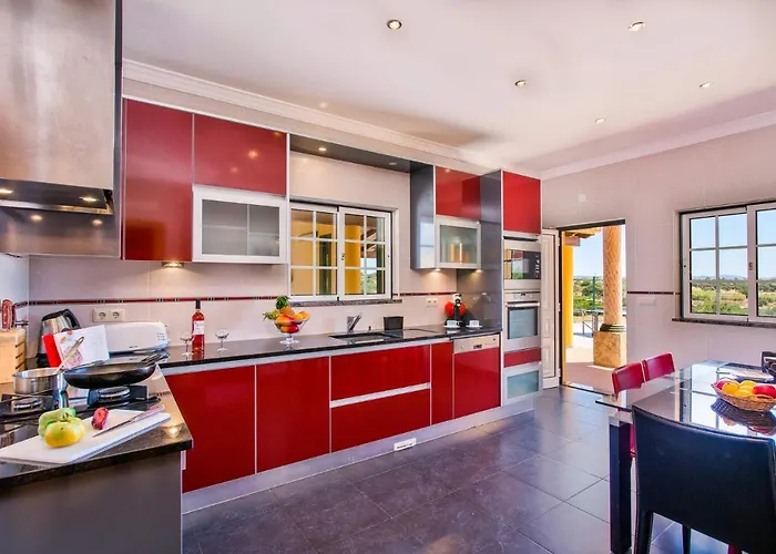 Nincha - Heated Pool - Free Wi-fi - Air Con *