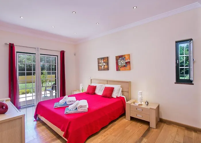 Villa Nincha - Heated Pool - Free Wi-fi - Air Con