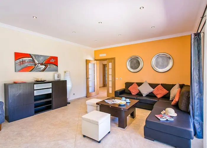 Nincha - Heated Pool - Free Wi-fi - Air Con *