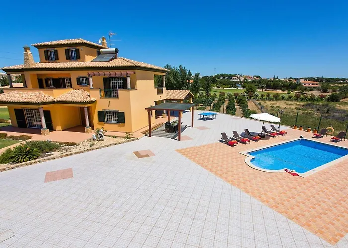 Nincha - Heated Pool - Free Wi-fi - Air Con