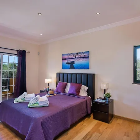 Nincha - Heated Pool - Free Wi-fi - Air Con Villa *