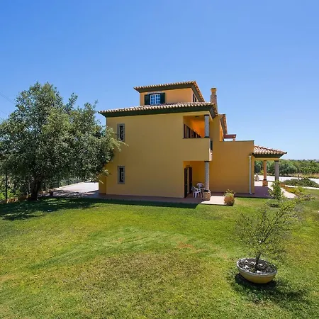 Villa Nincha - Heated Pool - Free Wi-fi - Air Con