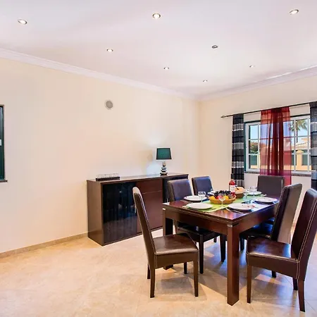 Nincha - Heated Pool - Free Wi-fi - Air Con * Albufeira