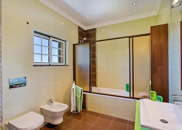 Nincha - Heated Pool - Free Wi-fi - Air Con Villa *