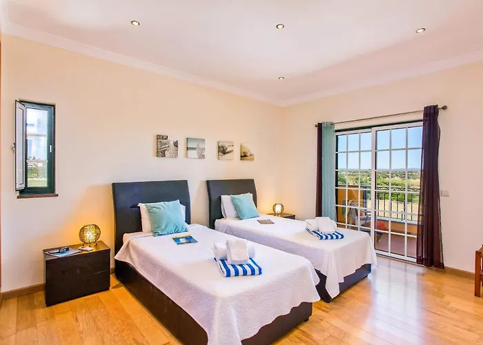 Nincha - Heated Pool - Free Wi-fi - Air Con Villa