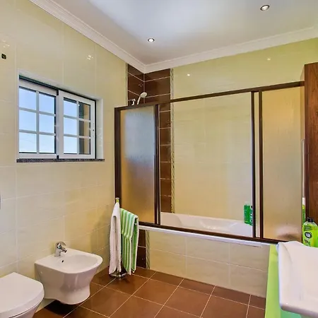 Nincha - Heated Pool - Free Wi-fi - Air Con Willa *