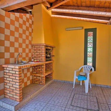 Willa Nincha - Heated Pool - Free Wi-fi - Air Con